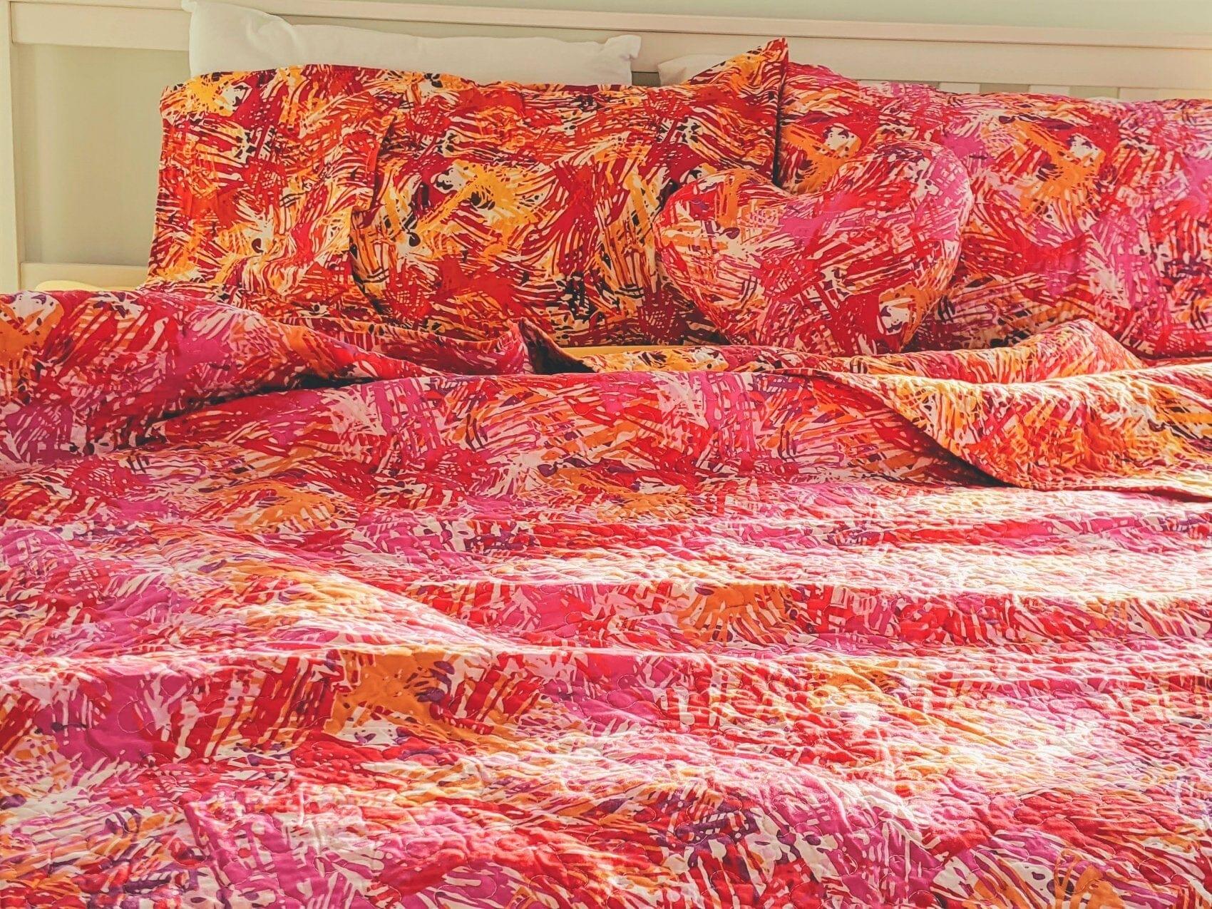 Lovely Pop of Colors Reversible Quilted Bedspread Set (KBJ1625)