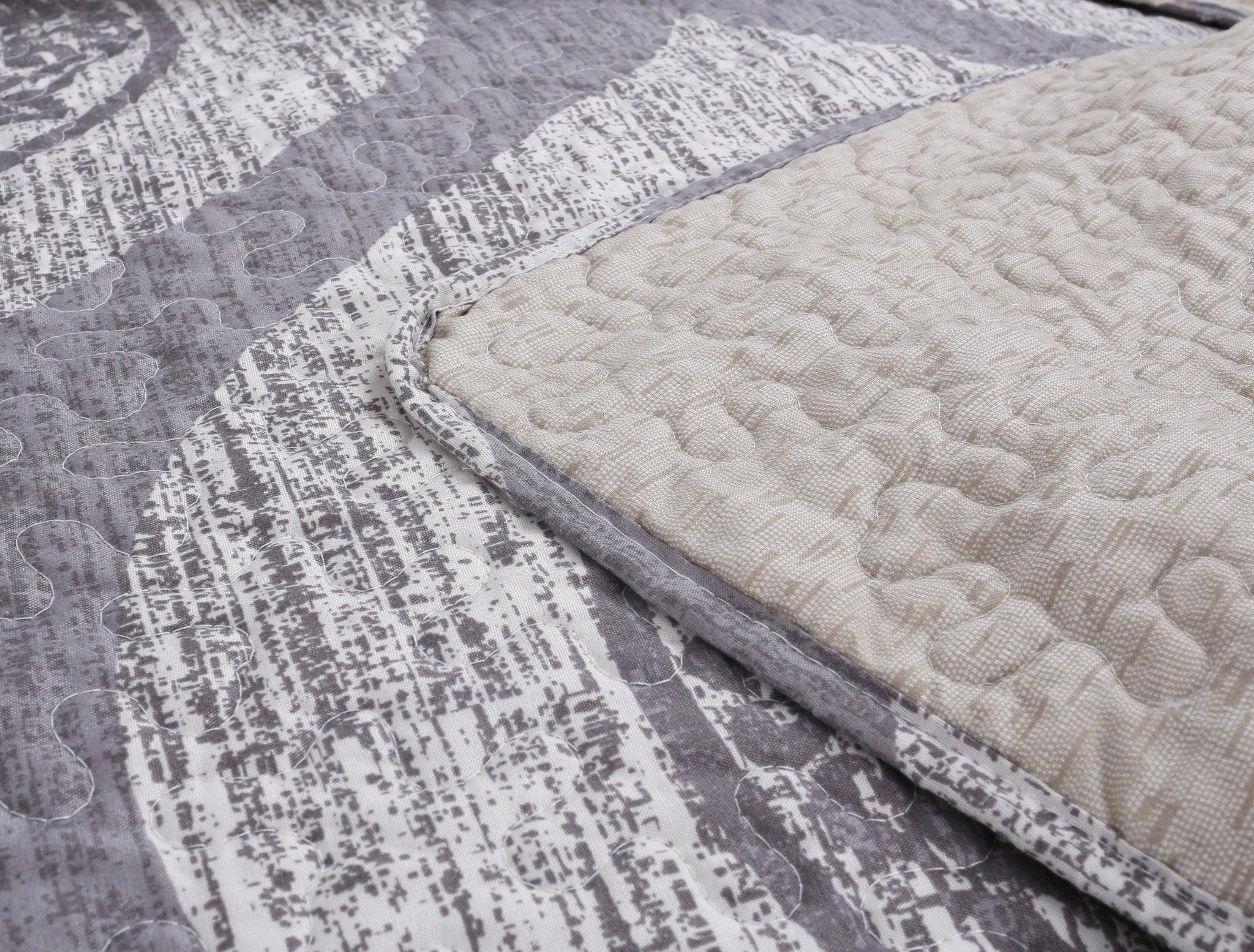 Rustic Grey Mosaic Medallion Reversible Quilted Bedspread Set (SD16299)