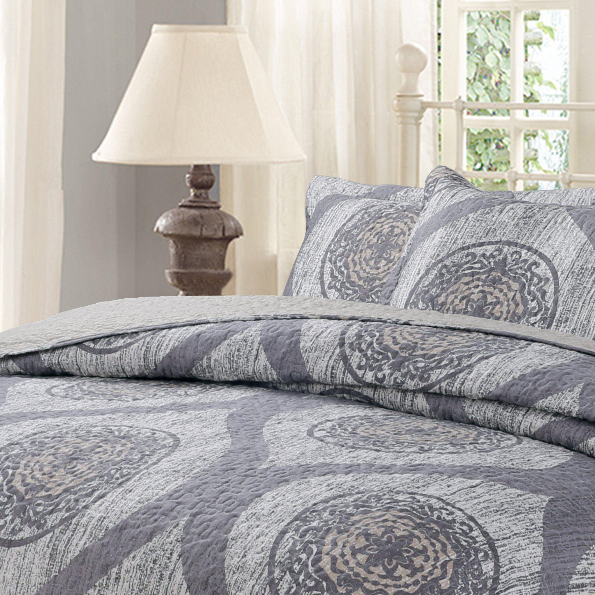Rustic Grey Mosaic Medallion Reversible Quilted Bedspread Set (SD16299)
