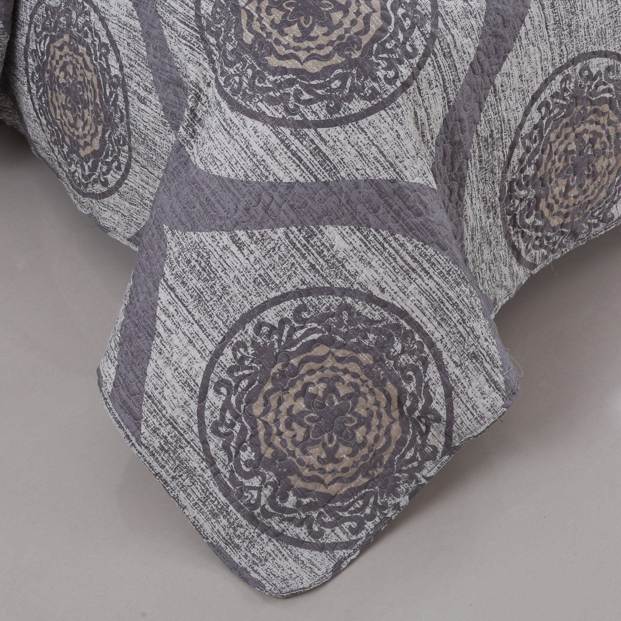 Rustic Grey Mosaic Medallion Reversible Quilted Bedspread Set (SD16299)
