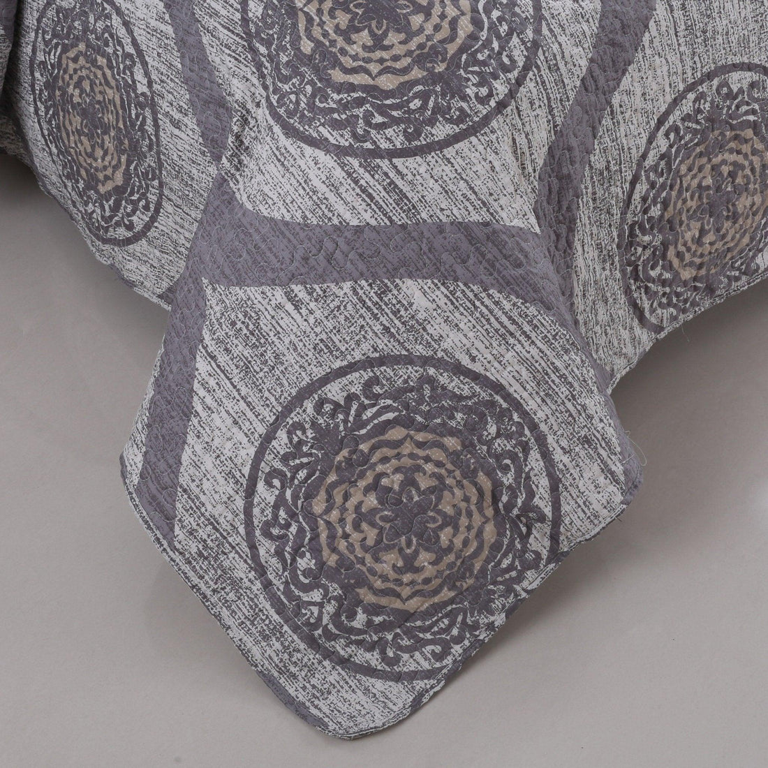 Rustic Grey Mosaic Medallion Reversible Quilted Bedspread Set (SD16299)
