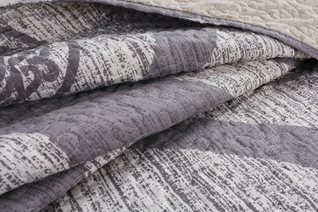 Rustic Grey Mosaic Medallion Reversible Quilted Bedspread Set (SD16299)