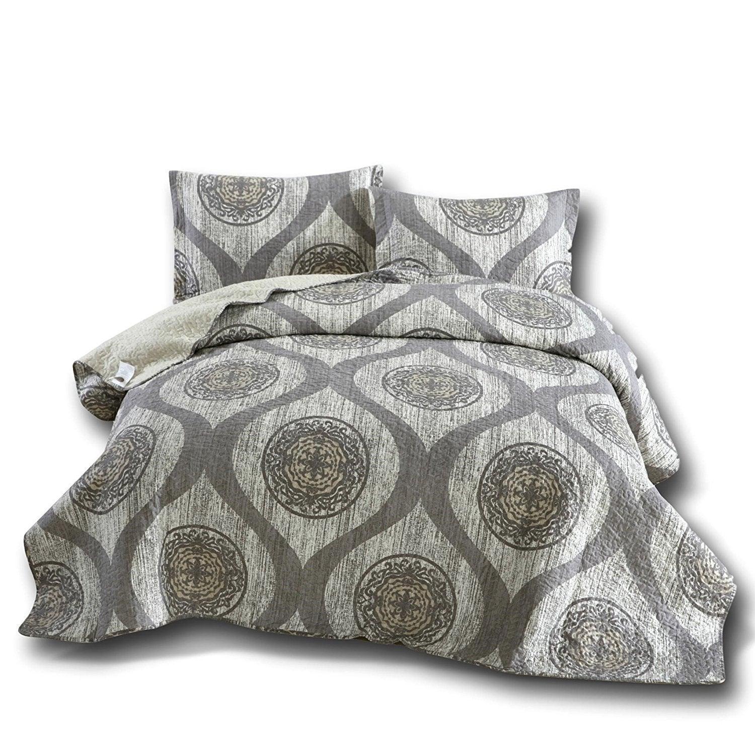 Rustic Grey Mosaic Medallion Reversible Quilted Bedspread Set (SD16299)